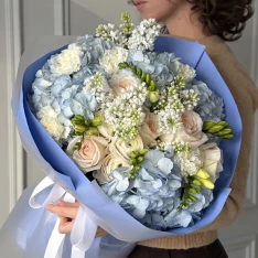 Букет квітів "Cloudy Romance" 