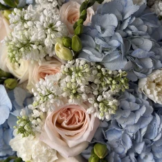 Букет квітів "Cloudy Romance" 