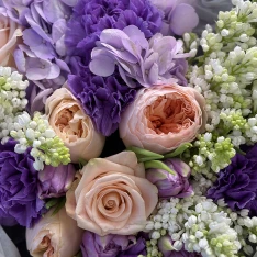 Букет квітів "Violet Embrace" 